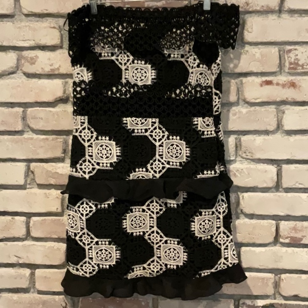 New With Tags Romeo+ Juliet Consture Dress, black and white. Size Large.
